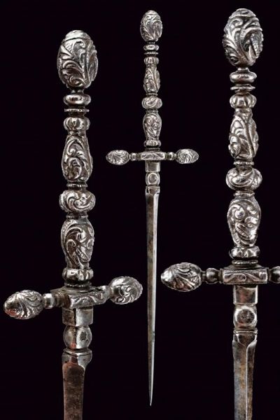 Bello stiletto  - Asta Rare Armi Antiche e Militaria da tutto il mondo - Associazione Nazionale - Case d'Asta italiane