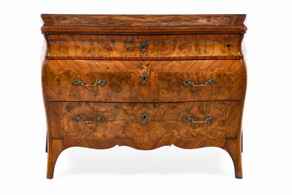 Cassettone lastronato. Lombardia, met� XVIII secolo  - Asta Dimore Italiane - Associazione Nazionale - Case d'Asta italiane