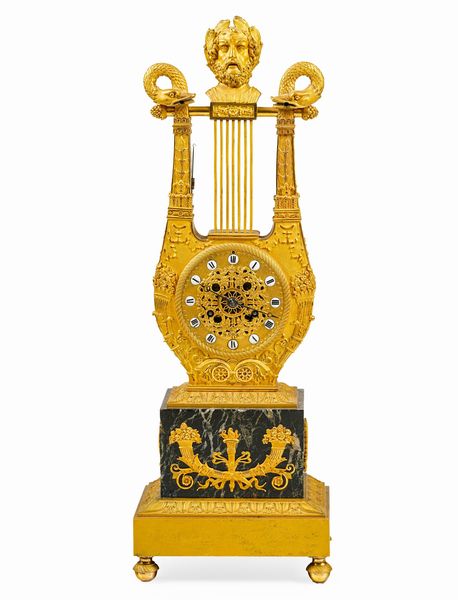 Pendola da appoggio in forma di lira. Francia, prima met� XIX secolo  - Asta Dimore Italiane - Associazione Nazionale - Case d'Asta italiane