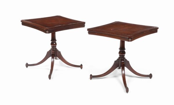 Coppia di tavolini in mogano, Inghilterra XIX secolo  - Asta Antiquariato - Associazione Nazionale - Case d'Asta italiane