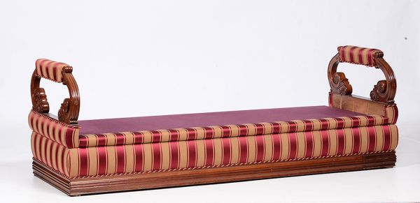 Letto Carlo X in legno intagliato, XIX-XX secolo  - Asta Antiquariato - Associazione Nazionale - Case d'Asta italiane