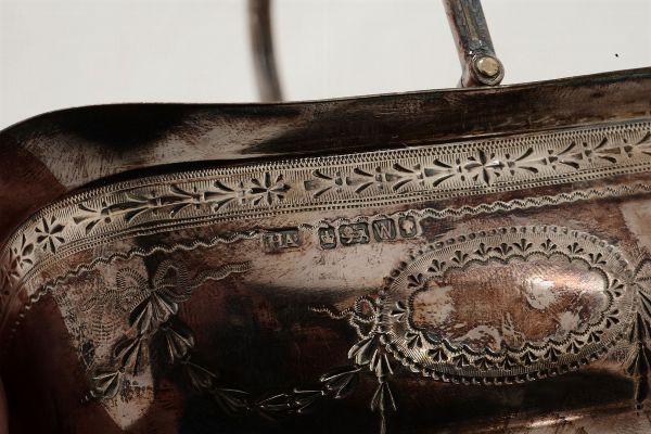 Vaschetta in argento con manico in argento, Sheffield 1889, orafo Atkin Brothers  - Asta Antiquariato - Associazione Nazionale - Case d'Asta italiane