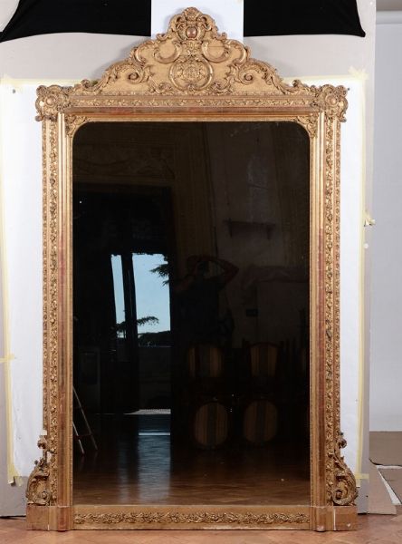 Caminiera in legno e pastiglia dorata, XIX secolo  - Asta Antiquariato - Associazione Nazionale - Case d'Asta italiane