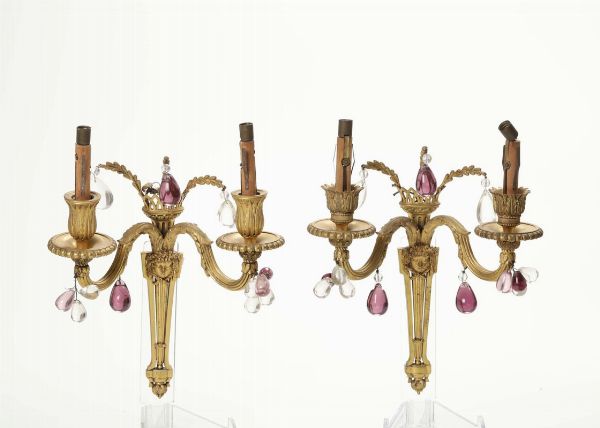 Coppia di appliques a due luci in bronzo dorato, XIX secolo  - Asta Antiquariato - Associazione Nazionale - Case d'Asta italiane