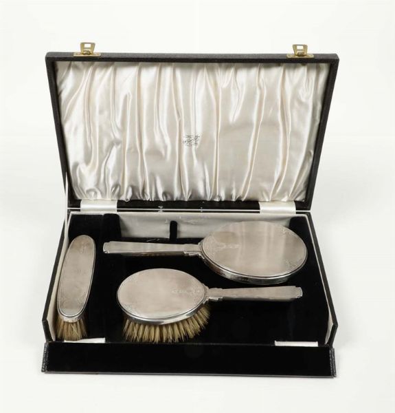 Necessaire da toilette in argento, Londra fine XIX secolo  - Asta Antiquariato - Associazione Nazionale - Case d'Asta italiane