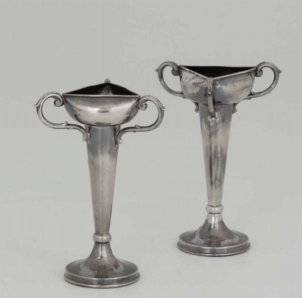 Coppia di vasi in argento in stile Art nuveau, Chester 1911  - Asta Antiquariato - Associazione Nazionale - Case d'Asta italiane