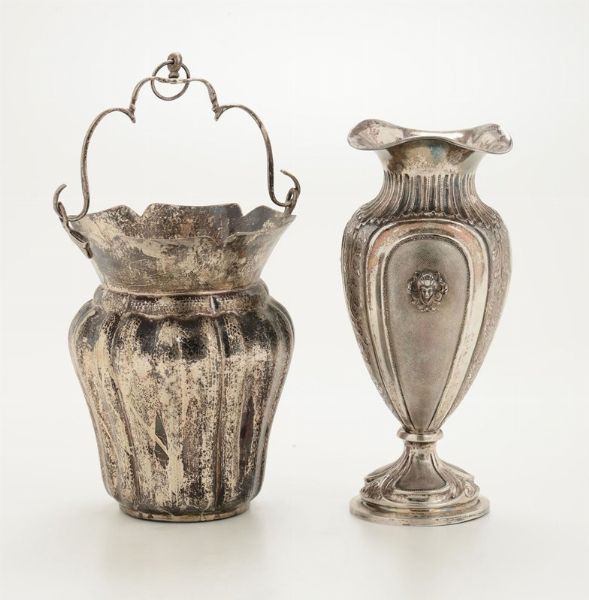 Secchiello e vaso in argento, manifattura italiana del XX secolo  - Asta Antiquariato - Associazione Nazionale - Case d'Asta italiane