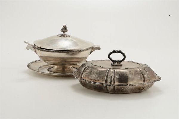 Due zuppiere in argento, manifattura italiana del XX secolo  - Asta Antiquariato - Associazione Nazionale - Case d'Asta italiane
