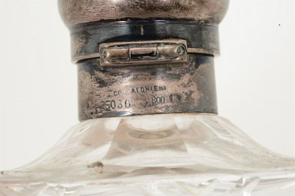 Coppia di bottiglie in cristallo molato con tappo in argento  - Asta Antiquariato - Associazione Nazionale - Case d'Asta italiane