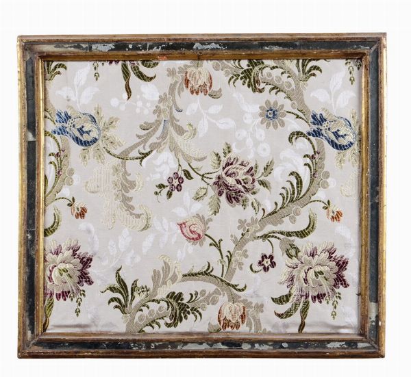 Tessuto in cornice a motivi floreali, XIX-XX secolo  - Asta Antiquariato - Associazione Nazionale - Case d'Asta italiane