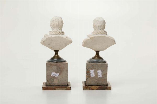 Coppia di bustini in bisquit con personaggi maschili, XVIII-XIX secolo  - Asta Antiquariato - Associazione Nazionale - Case d'Asta italiane