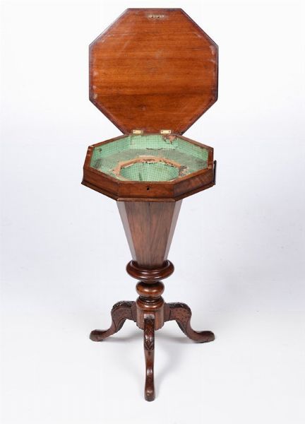 Tavolino da lavoro con piano ottagonale, XIX secolo  - Asta Antiquariato - Associazione Nazionale - Case d'Asta italiane