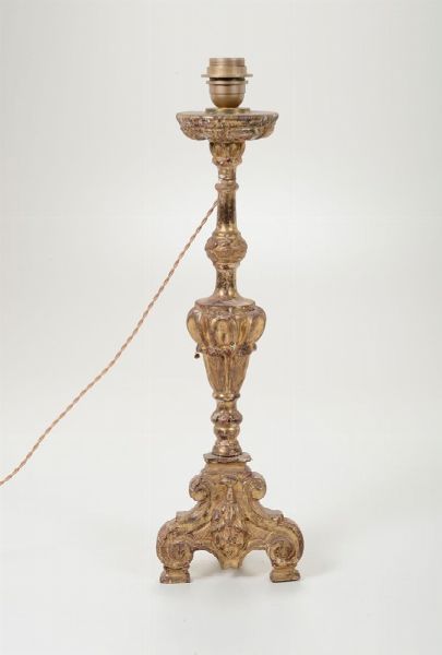 Candeliere in legno intagliato e dorato, fine XVIII secolo  - Asta Antiquariato - Associazione Nazionale - Case d'Asta italiane