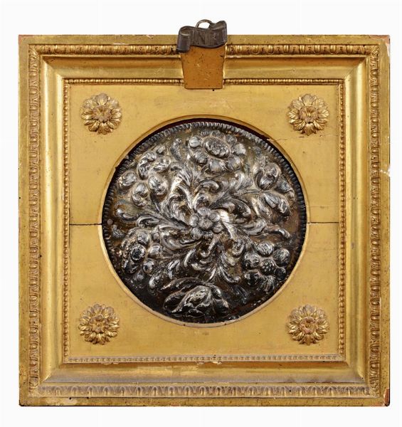 Rilievo in metallo sbalzato a motivo floreale, XVIII secolo  - Asta Antiquariato - Associazione Nazionale - Case d'Asta italiane