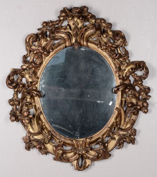 Specchiera in legno intagliato, traforato e dorato, XVIII secolo  - Asta Antiquariato - Associazione Nazionale - Case d'Asta italiane