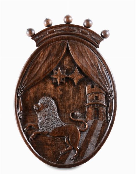 Stemma nobiliare in legno intagliato, XIX secolo  - Asta Antiquariato - Associazione Nazionale - Case d'Asta italiane