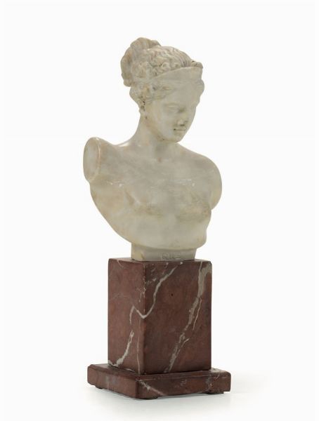 Busto di Ebe in marmo bianco, scultore del XIX secolo  - Asta Antiquariato - Associazione Nazionale - Case d'Asta italiane