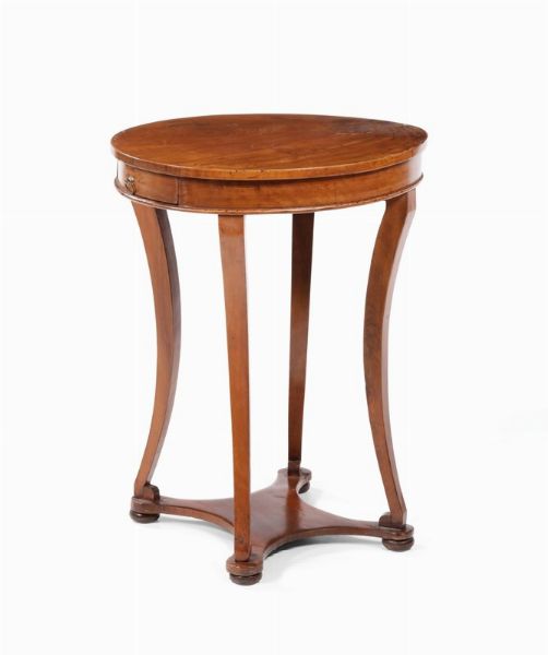 Tavolino in legno lastronato, XIX secolo  - Asta Antiquariato - Associazione Nazionale - Case d'Asta italiane