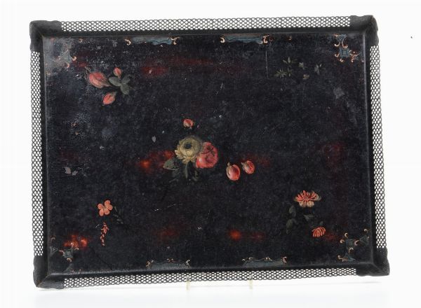 Vassoio in metallo dipinto in policromia, XIX-XX secolo  - Asta Antiquariato - Associazione Nazionale - Case d'Asta italiane