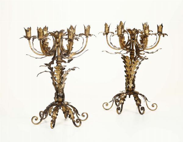 Coppia di candelabri in metallo dorato, XVII-XVIII secolo  - Asta Antiquariato - Associazione Nazionale - Case d'Asta italiane