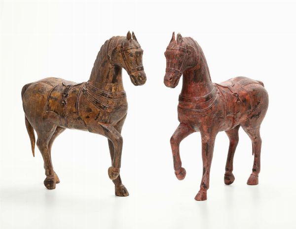 Due cavalli in legno intagliato e dipinto, XIX-XX secolo  - Asta Antiquariato - Associazione Nazionale - Case d'Asta italiane