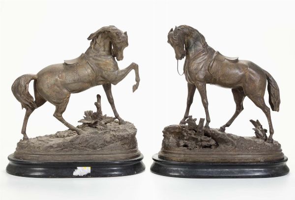 Due sculture di cavalli in antimonio, XIX-XX secolo  - Asta Antiquariato - Associazione Nazionale - Case d'Asta italiane