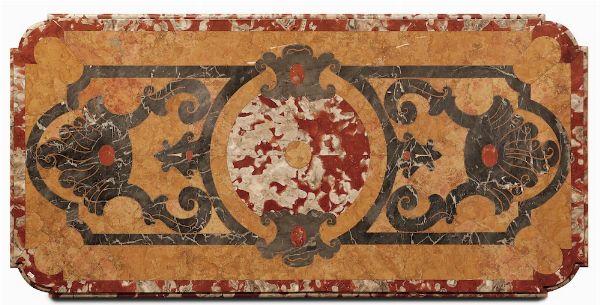 Piano sagomato intarsiato in marmi policromi, XIX secolo  - Asta Antiquariato - Associazione Nazionale - Case d'Asta italiane