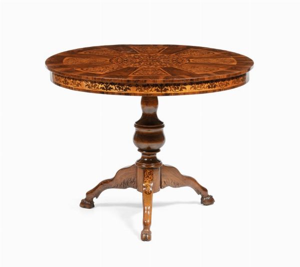 Tavolo con piano circolare in legno intarsiato, XIX-XX secolo  - Asta Antiquariato - Associazione Nazionale - Case d'Asta italiane