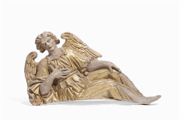 Coppia di angeli in legno scolpito e dorato, scultore barocco italiano operante nel XVII secolo  - Asta Antiquariato - Associazione Nazionale - Case d'Asta italiane