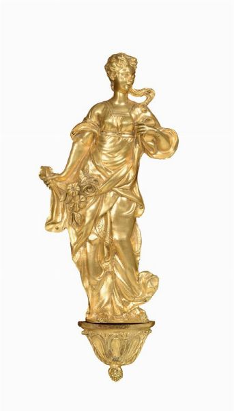 Figura femminile allegorica in bronzo dorato su pannello in radica, XVIII secolo  - Asta Antiquariato - Associazione Nazionale - Case d'Asta italiane