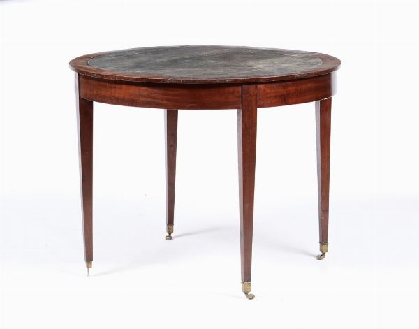Tavolo in legno impiallacciato con piano circolare, fine XIX secolo  - Asta Antiquariato - Associazione Nazionale - Case d'Asta italiane