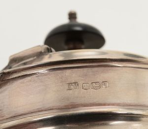 Teiera in argento, Londra XX secolo  - Asta Antiquariato - Associazione Nazionale - Case d'Asta italiane