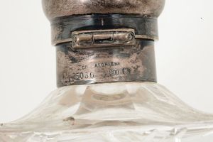 Coppia di bottiglie in cristallo molato con tappo in argento  - Asta Antiquariato - Associazione Nazionale - Case d'Asta italiane