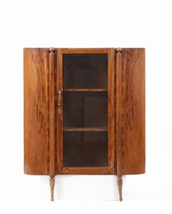 Scrivania e mobile vetrina in legno lastronato, XX secolo  - Asta Antiquariato - Associazione Nazionale - Case d'Asta italiane