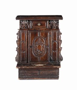 Inginocchiatoio in legno intagliato, XVII secolo  - Asta Antiquariato - Associazione Nazionale - Case d'Asta italiane