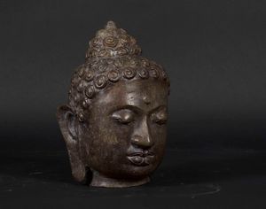 Testa di Buddha in bronzo, Cina, XX secolo  - Asta Antiquariato - Associazione Nazionale - Case d'Asta italiane