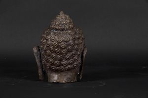 Testa di Buddha in bronzo, Cina, XX secolo  - Asta Antiquariato - Associazione Nazionale - Case d'Asta italiane
