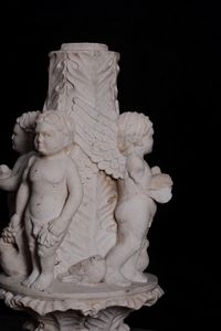 Elemento di fontana in marmo con cherubini, XIX secolo  - Asta Antiquariato - Associazione Nazionale - Case d'Asta italiane