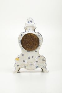 Pendola in porcellana bianca e blu, Royal Bonn, fine XIX secolo  - Asta Antiquariato - Associazione Nazionale - Case d'Asta italiane