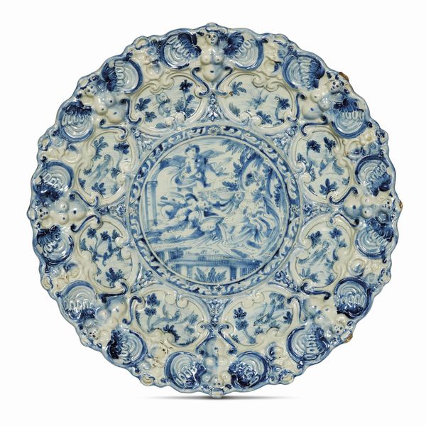 PIATTO REALE, ALBISOLA, FORNACE MELCHIORRE CONRADO, MET� SECOLO XVII  - Asta CERAMICA. MAIOLICHE E PORCELLANE DAL XVI AL XIX SECOLO - Associazione Nazionale - Case d'Asta italiane