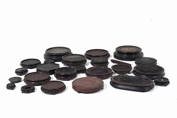 Lotto di basi in legno  - Asta Antiquariato - Associazione Nazionale - Case d'Asta italiane