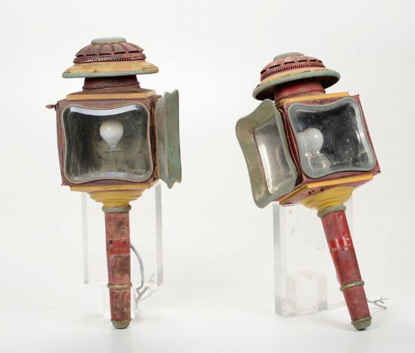 Due lampade a fanale in metallo dipinto, XX secolo  - Asta Arte Marinara e Strumenti Scientifici - Associazione Nazionale - Case d'Asta italiane