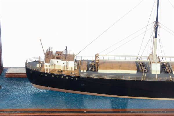 Modello da cantiere dell SS Chulmleigh al galleggiamento, Inghilterra inizio XX secolo  - Asta Arte Marinara e Strumenti Scientifici - Associazione Nazionale - Case d'Asta italiane