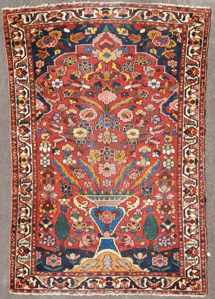 Tappeto Baktiari, Persia inizio XX secolo  - Asta Tappeti - Associazione Nazionale - Case d'Asta italiane