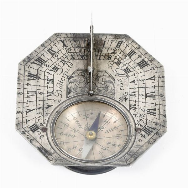 Meridiana tascabile con bussola in argento. Butterfiled a Paris. XVIII-XIX secolo  - Asta Arte Marinara - Associazione Nazionale - Case d'Asta italiane