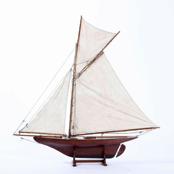 Modello di yacht navigante. Inghilterra XX secolo  - Asta Arte Marinara - Associazione Nazionale - Case d'Asta italiane