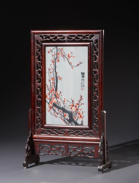 Arte Cinese : Piccolo separ� da tavolo in legno traforato. Reca all'interno ricamo in seta raffigurante pesco fiorito.Cina XX sec.  - Asta Asta 470 | ARTE ORIENTALE Online - Associazione Nazionale - Case d'Asta italiane