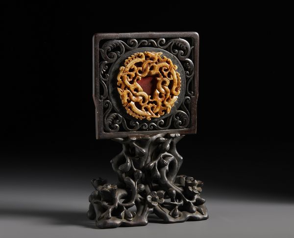 Arte Cinese : Piccolo e grazioso separ� da scrittoio in legno scolpito.Cina, XX secolo.  - Asta Asta 470 | ARTE ORIENTALE Online - Associazione Nazionale - Case d'Asta italiane