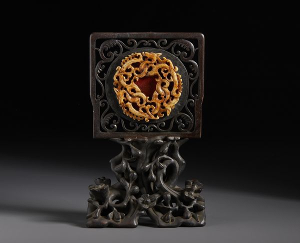 Arte Cinese : Piccolo e grazioso separ� da scrittoio in legno scolpito.Cina, XX secolo.  - Asta Asta 470 | ARTE ORIENTALE Online - Associazione Nazionale - Case d'Asta italiane