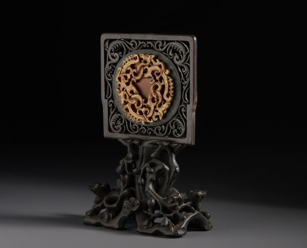 Arte Cinese : Piccolo e grazioso separ� da scrittoio in legno scolpito.Cina, XX secolo.  - Asta Asta 470 | ARTE ORIENTALE Online - Associazione Nazionale - Case d'Asta italiane